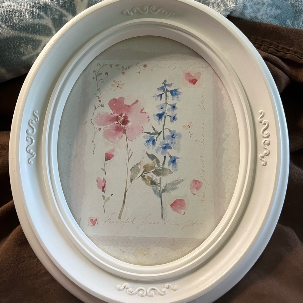 Elegant White Floral Oval Frame